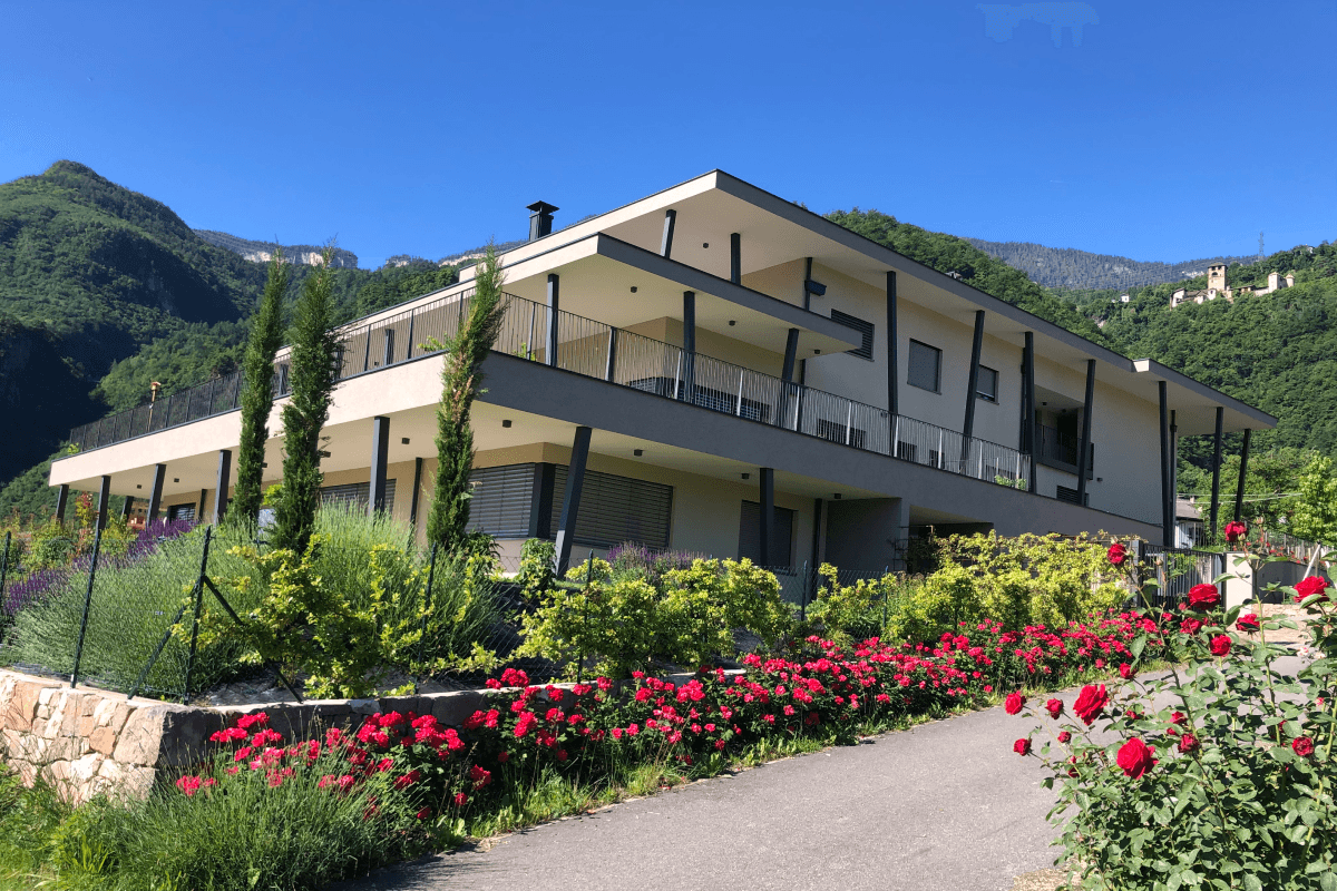 Haus Seitenansicht mit Blick aufs Schloss